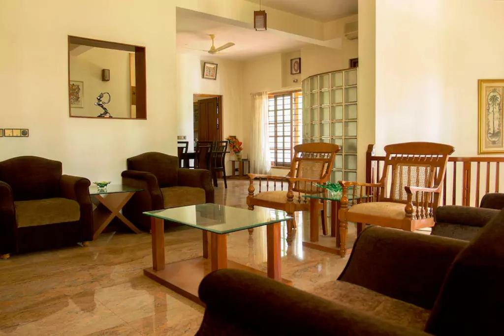 Villa Serena Бангалор Екстериор снимка