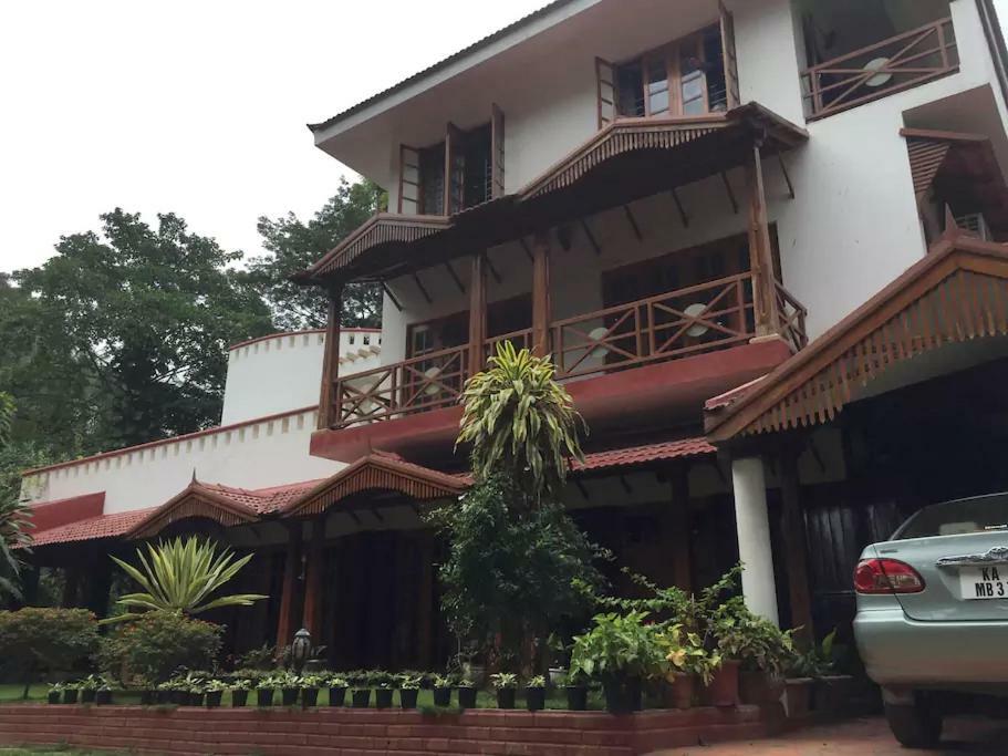 Villa Serena Бангалор Екстериор снимка