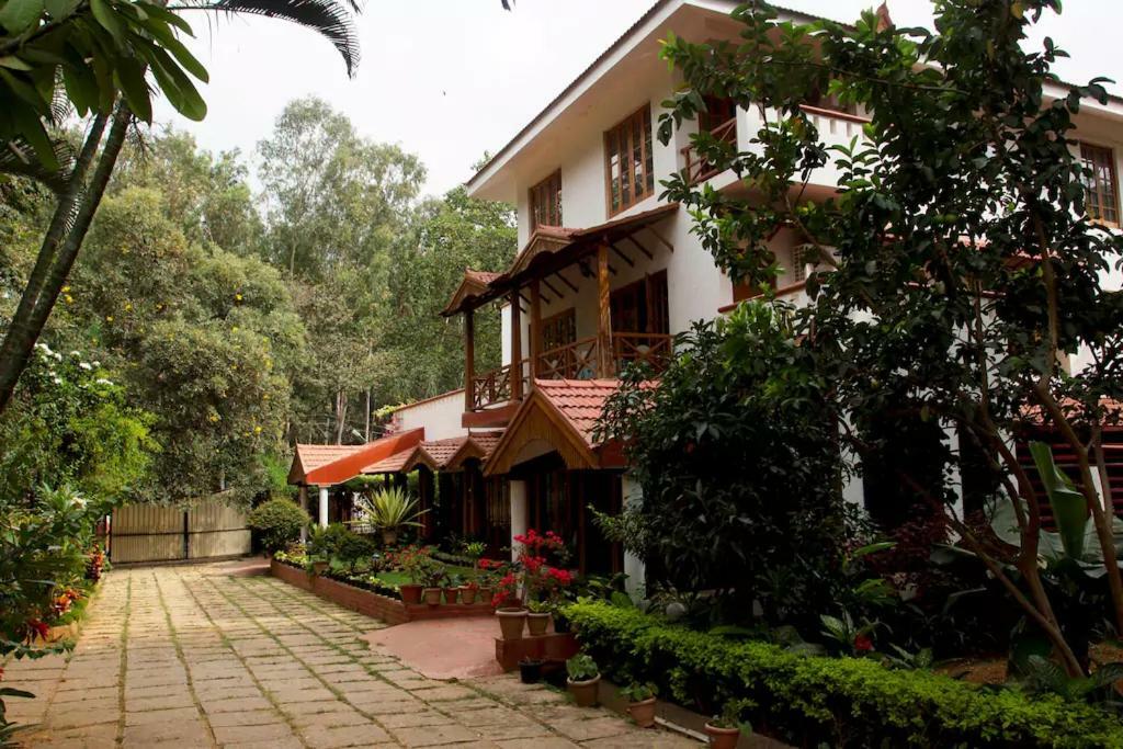 Villa Serena Бангалор Екстериор снимка