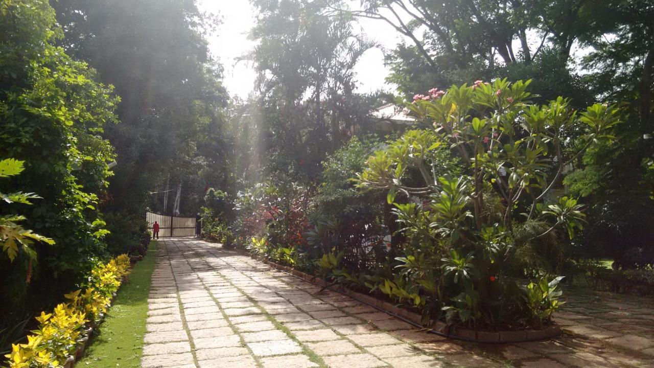 Villa Serena Бангалор Екстериор снимка