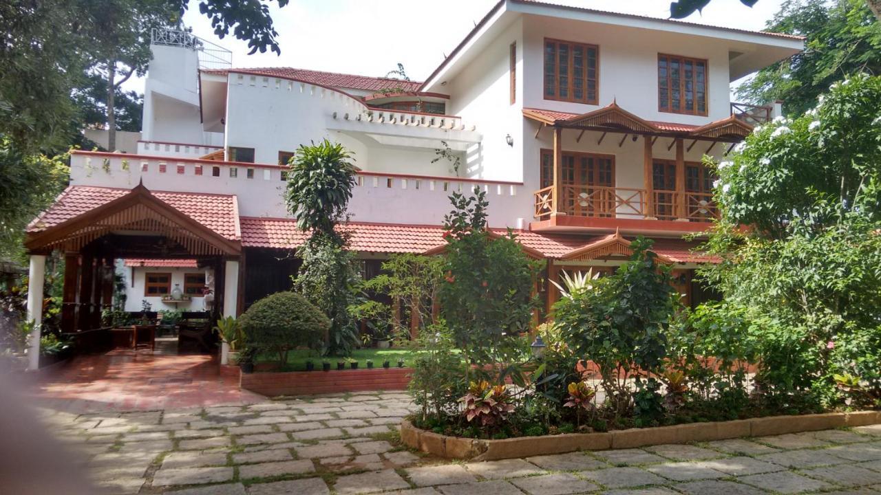 Villa Serena Бангалор Екстериор снимка